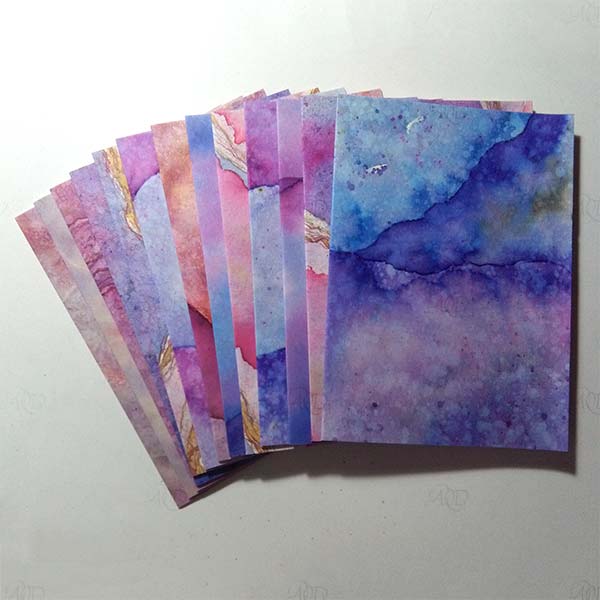 Gruppo di libretti con carta decorata a mano con acquarelli con effetto marmorizzato, in diversi colori